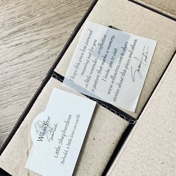 Little Shepherdess Figurine - Picture 4 of 4